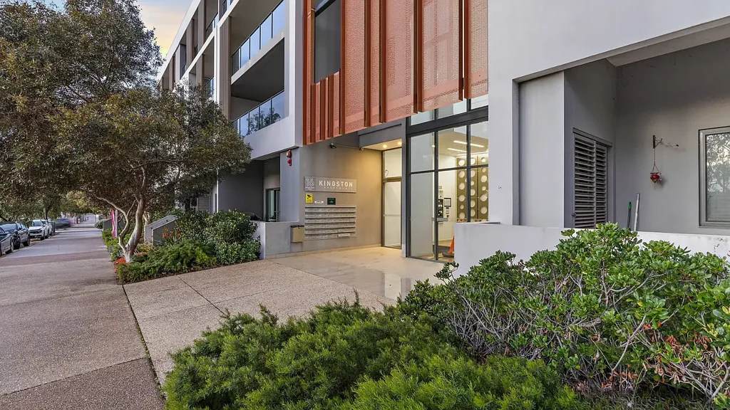 61/16 Midgegooroo Avenue, Cockburn Central, WA 6164