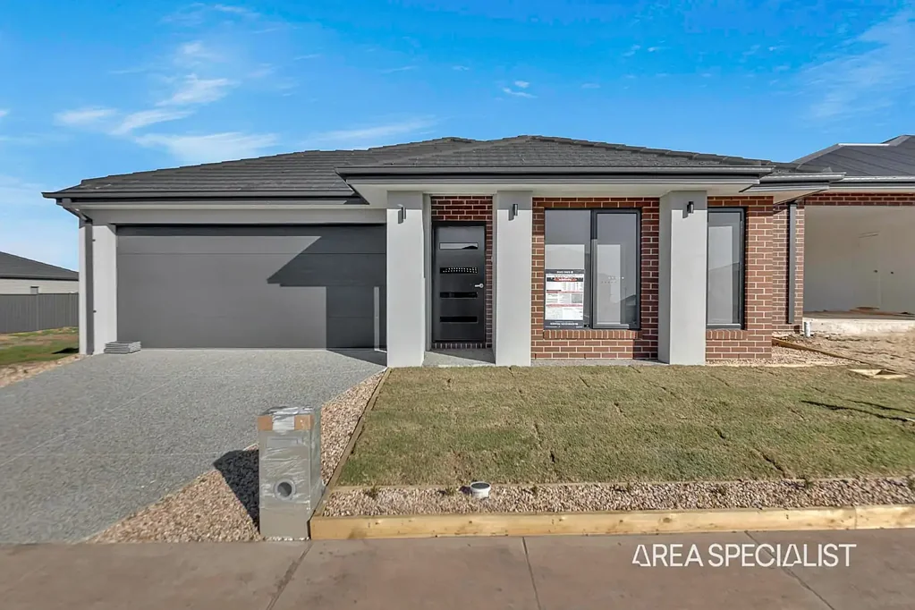 Spacious 4 Bedroom Family Home in Werribee!!!