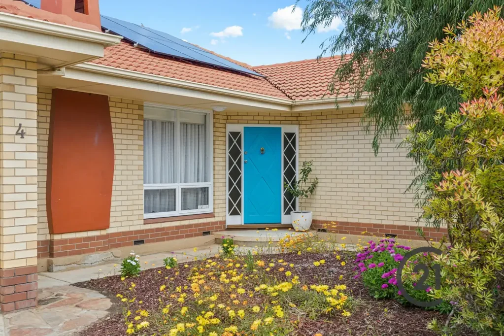 Semaphore Park 3 Bedroom Meticulously Renovated Seaside Home with Dual Driveway & Solar Power