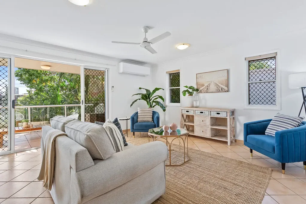 Southport 2ห้องนอน Move straight in and enjoy effortless living in this north-facing apartment, featuring 2 bedrooms, 2 bathrooms and 2 side-by-side car spaces.
