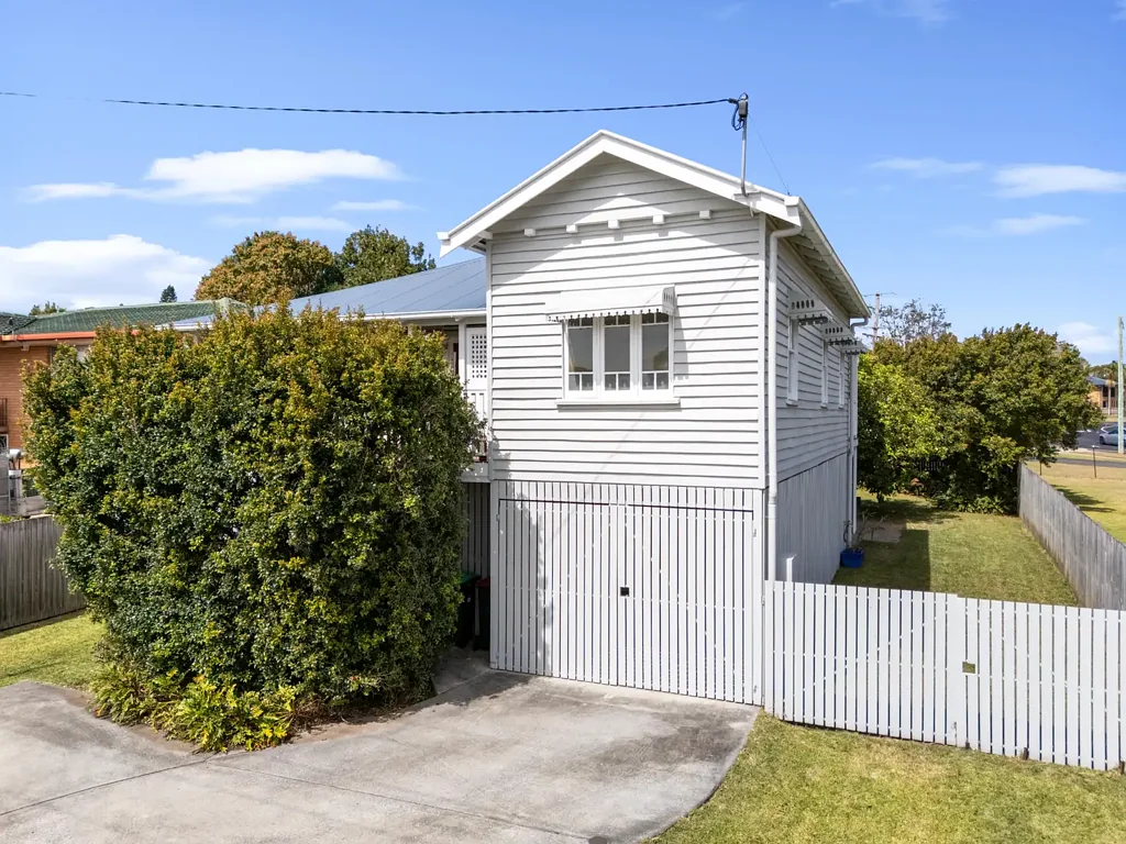 Bray Park 3ਬੈੱਡਰੂਮ Gorgeous Modern Queenslander Bursting with Character & Potential 231B Samsonvale Road, Bray Park!