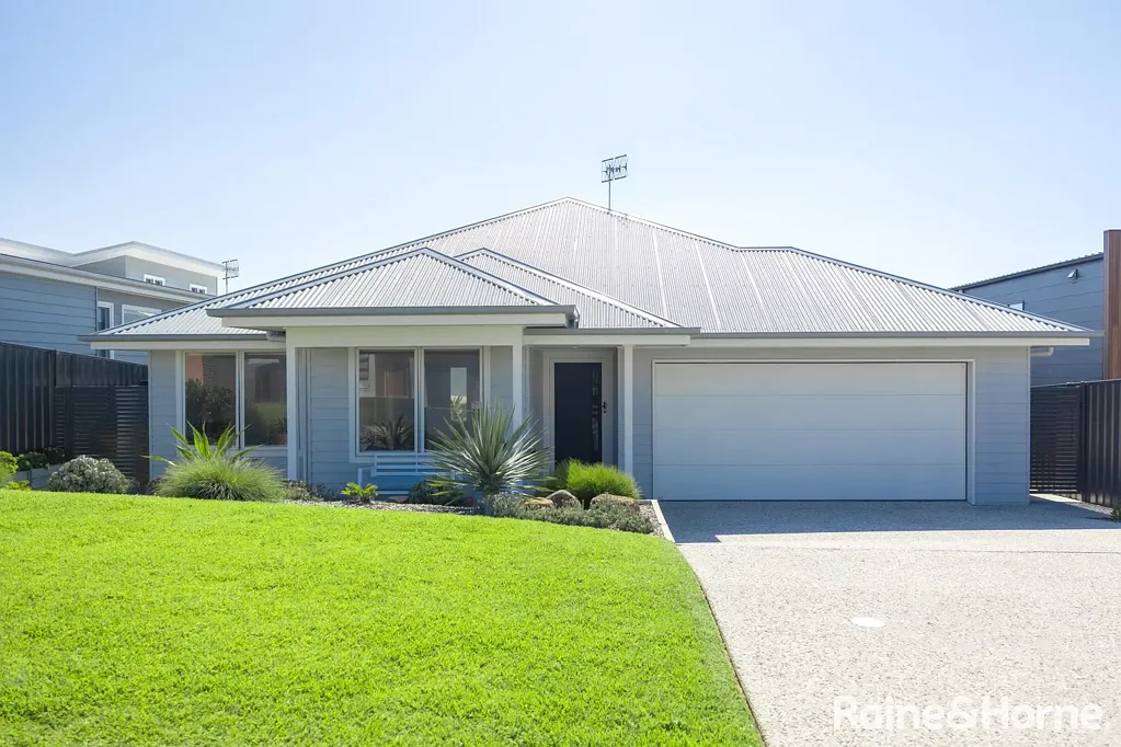 8 Gadu Street, Dolphin Point, NSW 2539