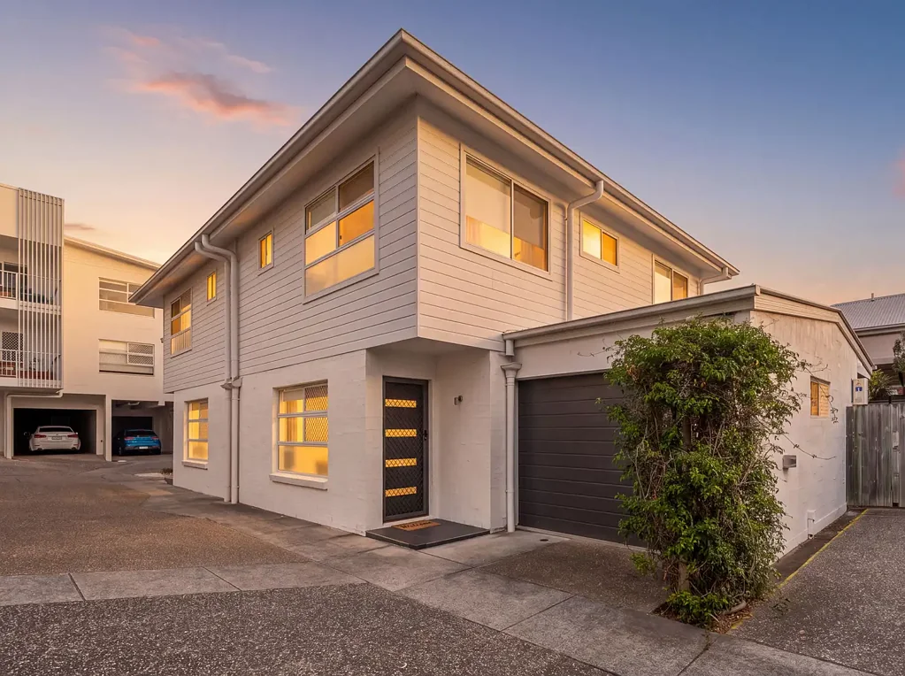 Enoggera 3 Slaapkamer Modern Comfort, Effortless Living, & Ultimate Convenience