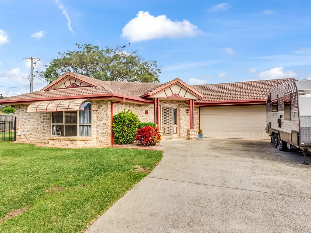Murrumba Downs 4ห้องนอน Spacious Family Living on 895m² in a Quiet Cul-De-Sac