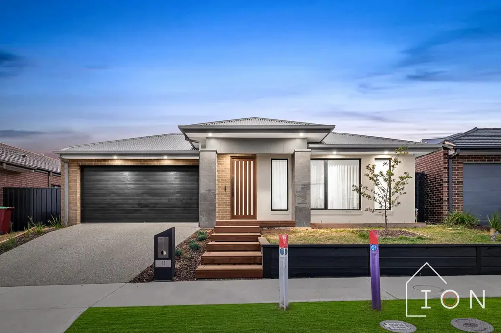 11 Nightfall Avenue, Clyde North, VIC 3978
