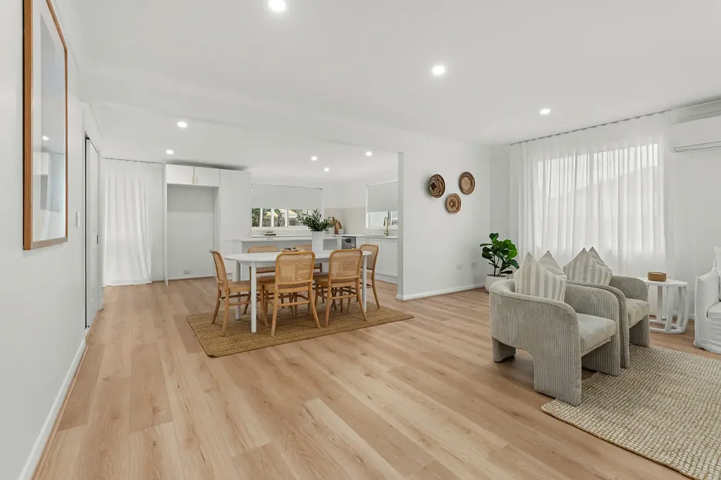 Nowra 4침실 Modern Elegance Meets Everyday Convenience!