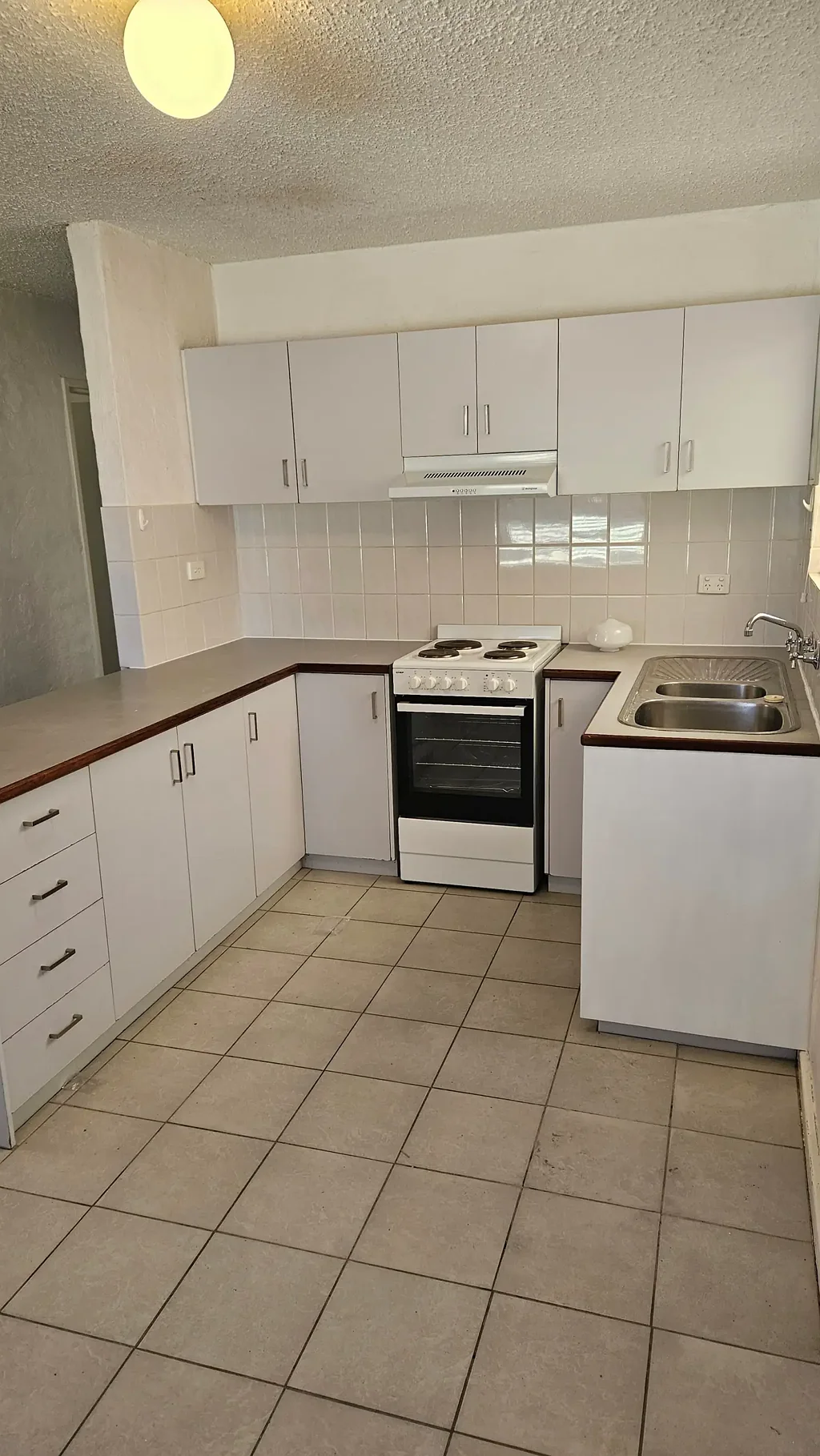 MODERN RENOVATED BATHROOM