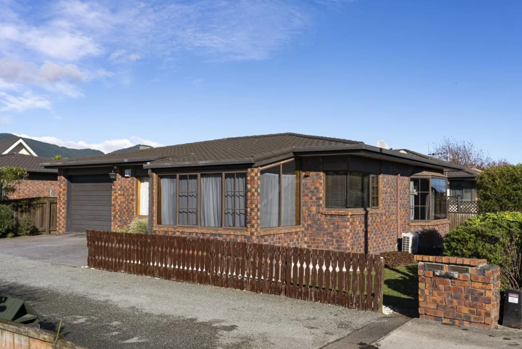 Stoke 2Habitaciones Freehold, Upgraded and Easy Care Living!