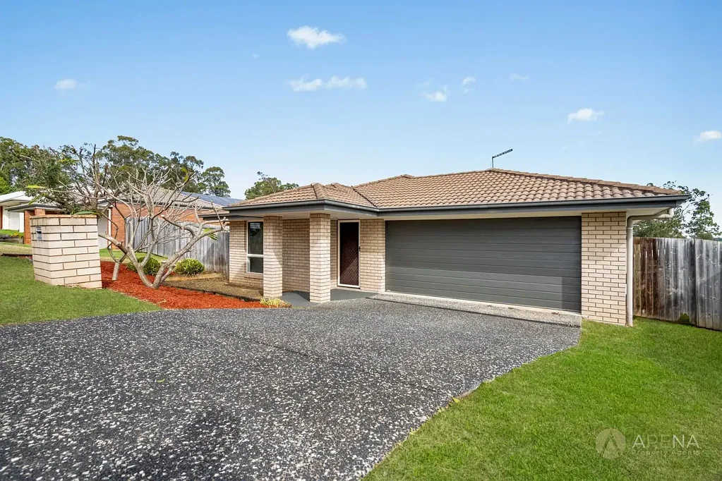 Bellbird Park 4Habitaciones Freshly Updated Family Home | Vacant & Ready to Move In