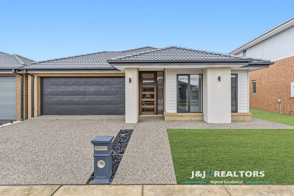 Clyde 4 Bedroom Brand New Modern Living in One Bell Estate