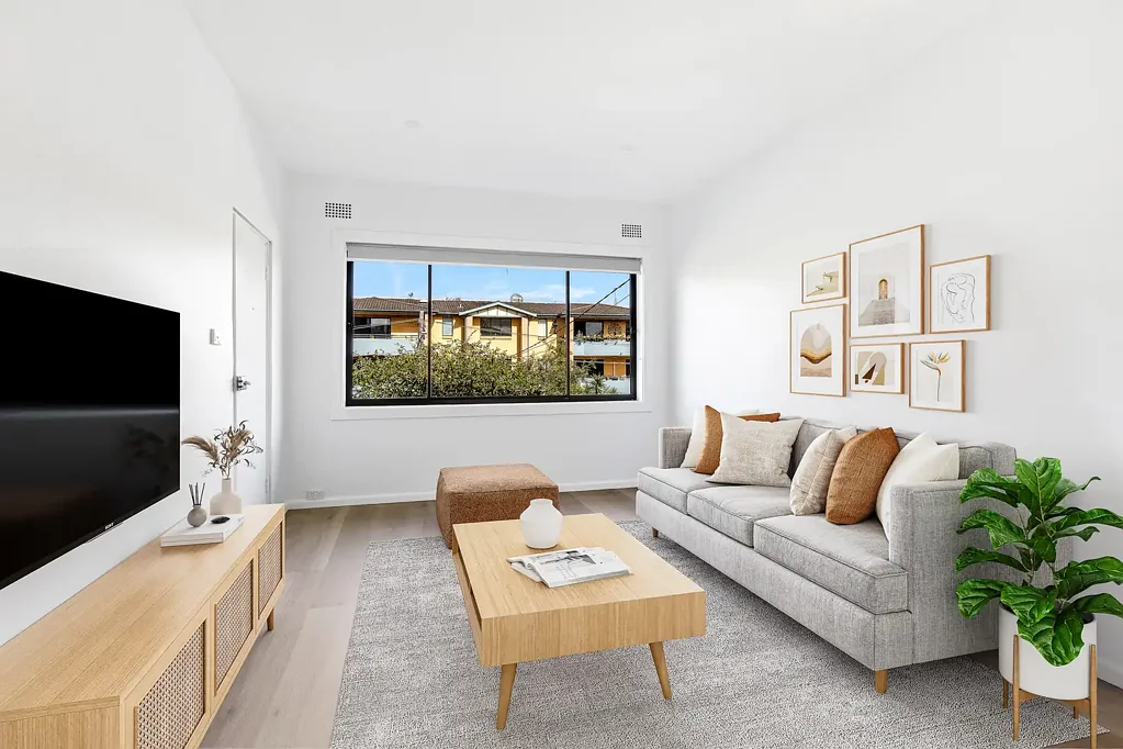 Sunlit Top Floor Apartment