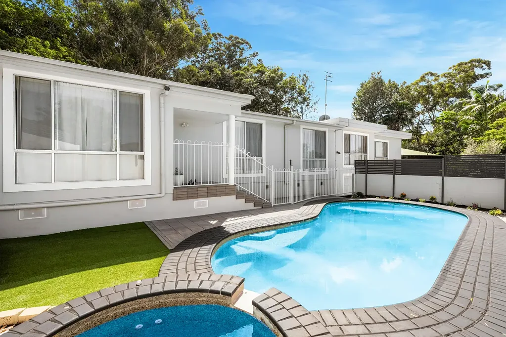 East Gosford 7ห้องนอน High-Yield Flexible Living Opportunity with Proven Rental Return
- Spacious Family Living with Strong Income Potential