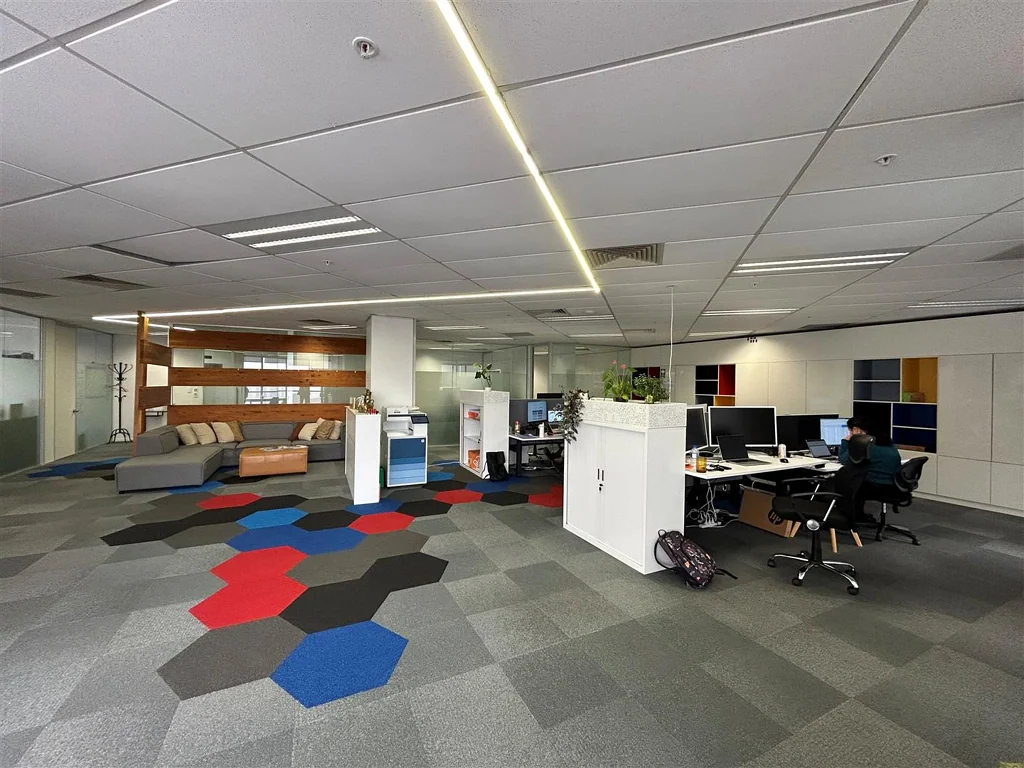 Newmarket Savills - Modern Office Overlooking Broadway