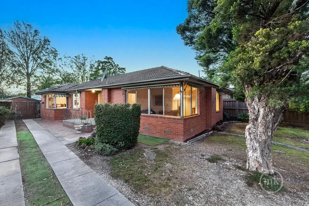 Greensborough 3chambre Original Spaces Packed With Potential in A Prized Location