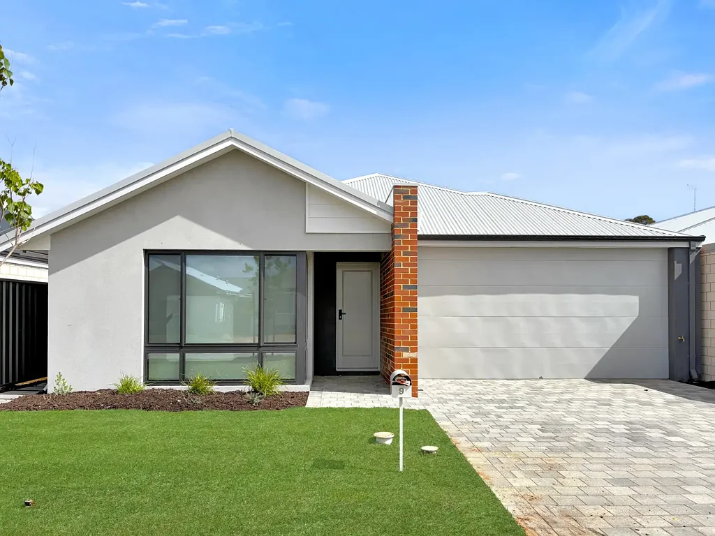 Stunning Brand New 4 x 2 Family Home with Theatre in Sought After Location. Be Quick !