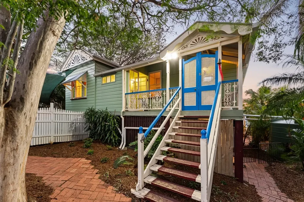 Bulimba 4Kwarto Elevated 625sqm Queenslander property ready to improve