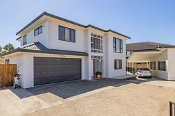 106 Hugh Green Drive, Pinehill