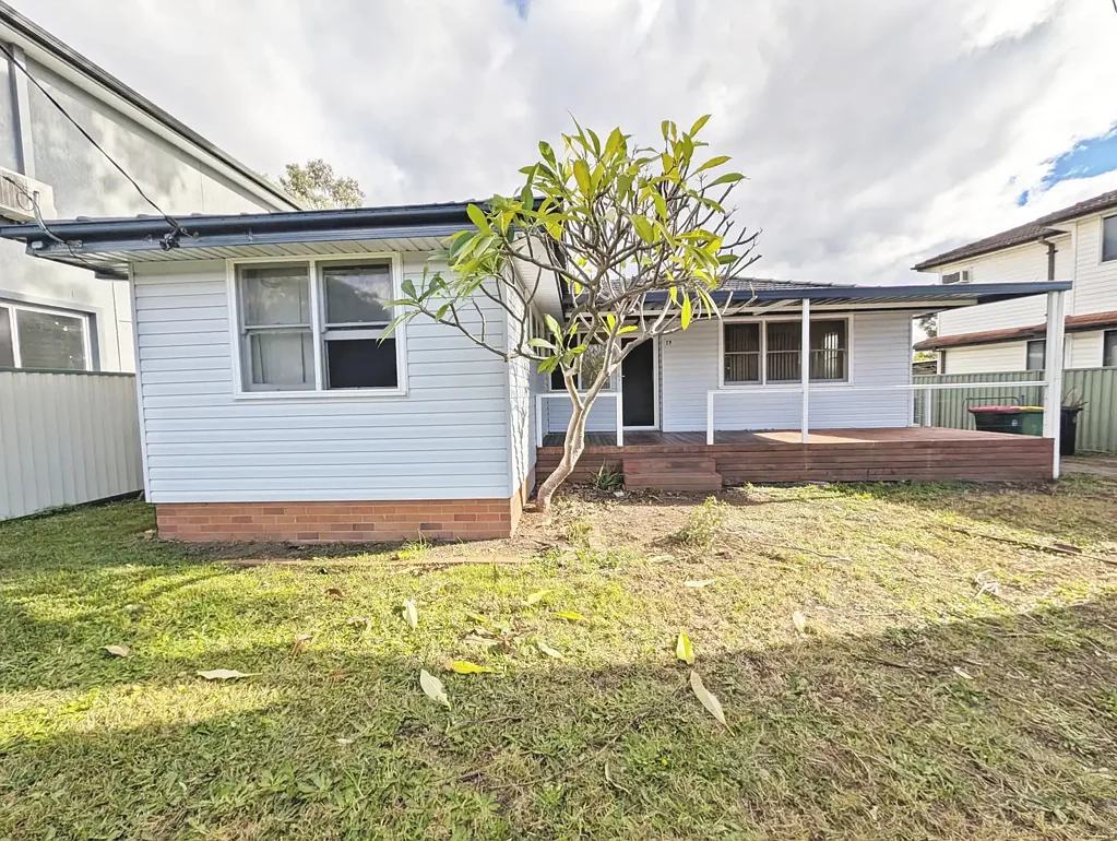 HOUSE FOR RENT IN PRIME CABRAMATTA WEST LOCATION !