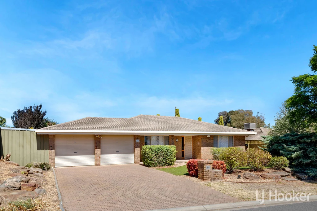 3 Hawthorn Court, Craigmore, SA 5114
