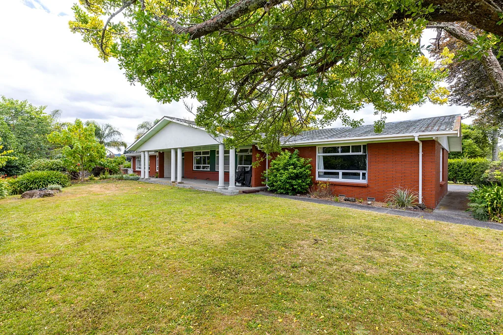 Leamington 5कमरा Unlock the Potential – Prime Corner Site