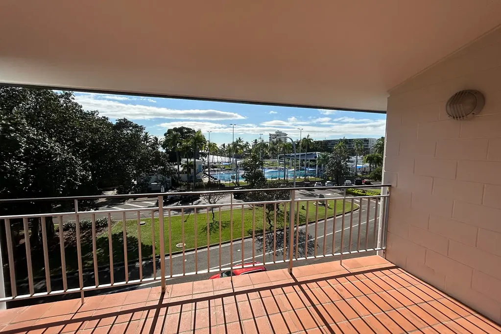 Coastal Living Awaits, Spacious Two-Bedroom Unit Near The Strand