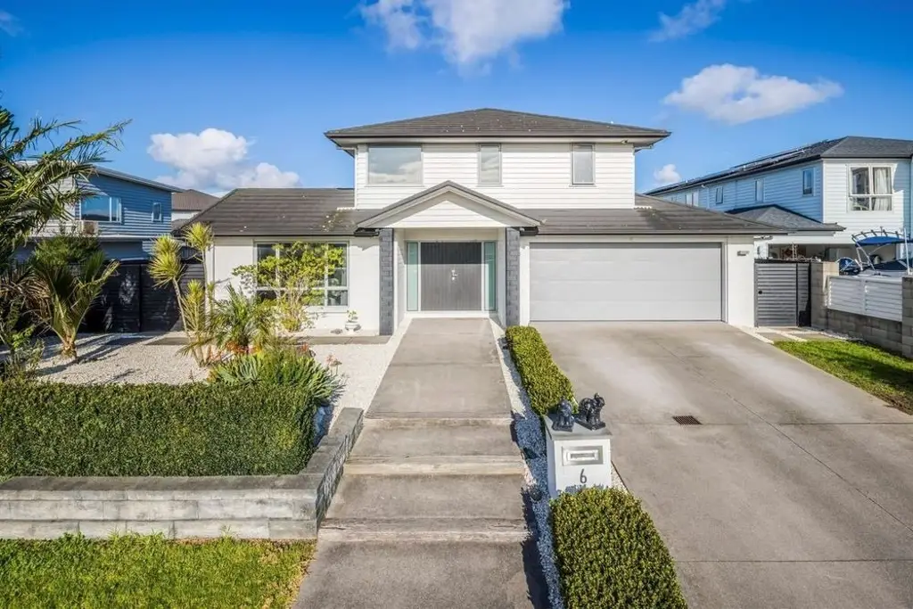 5 Bedroom House in Karaka Harbourside Estate