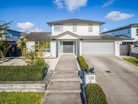 5 Bedroom House in Karaka Harbourside Estate