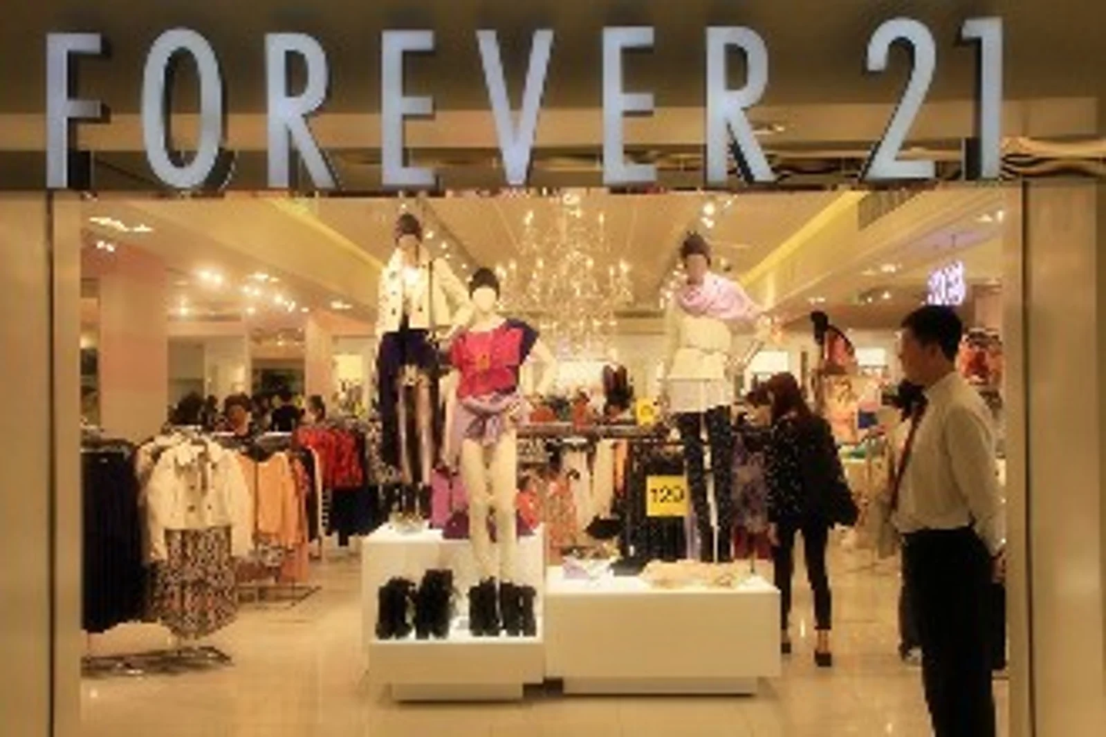 最前线|Forever21面临破产危机,又一个快时尚标杆摇摇欲坠