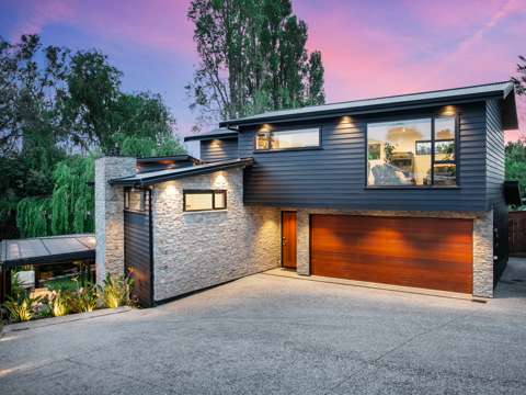 Titirangi 6部屋 Two Primary Dwellings - Home & Income!