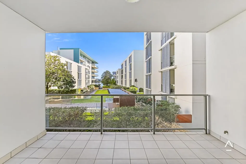 Spacious, Modern and Ideally Located Apartment
