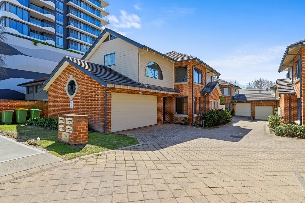 1/16 Kintail Road, Applecross, WA 6153
