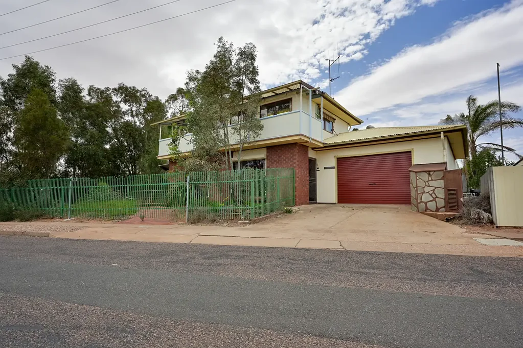 Port Augusta 4 Slaapkamer One-of-a-Kind Loft Home with Gulf & Range Views