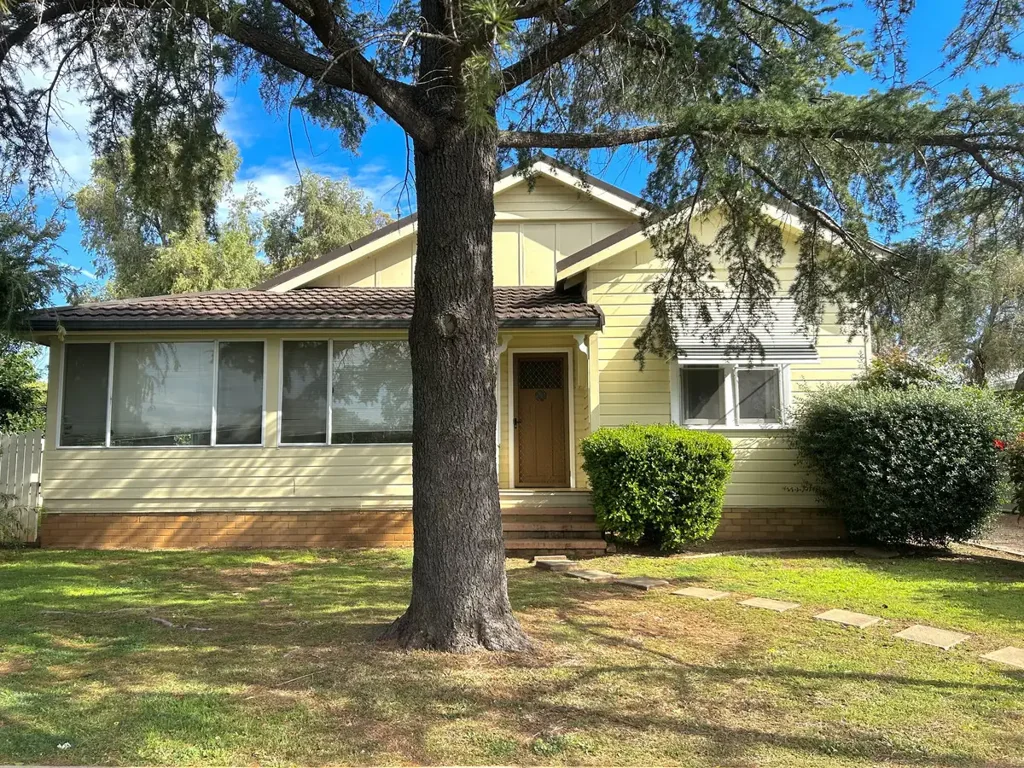 PRIME LOCATION IN THE HEART OF TOWN