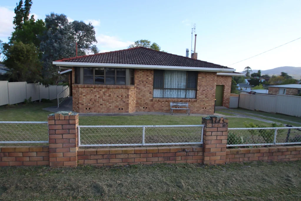 111 Miles Street, Tenterfield, NSW 2372