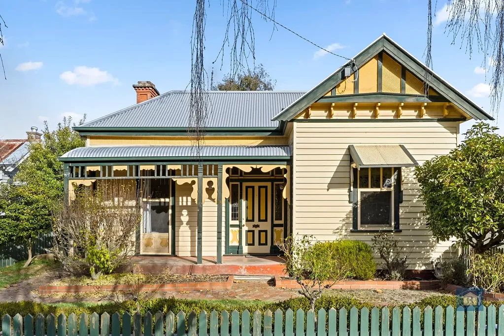 Colac 4 Bedroom Timeless Charm in a Sought-After Location...