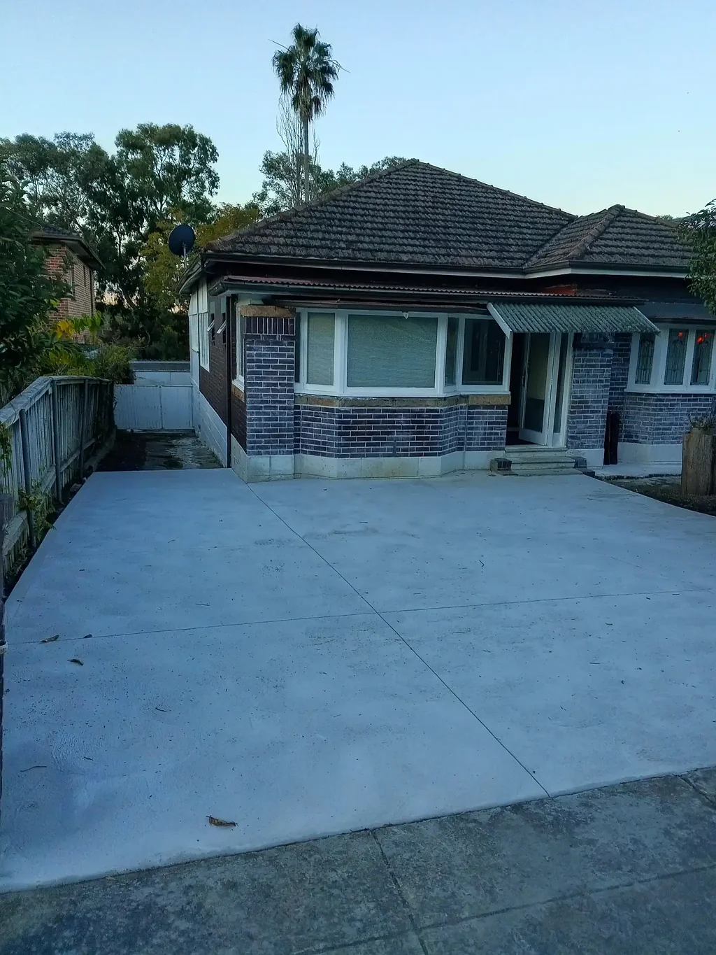 Gladesville 4ਬੈੱਡਰੂਮ Double-Brick Family Home in the Perfect Locale, Walk to Transport & shops
