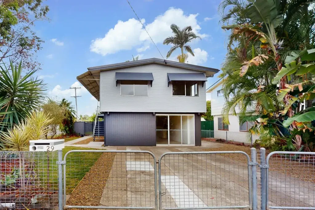 Deception Bay 6कमरा Dual Income - House with Granny Flat - Returning $1120 per week.