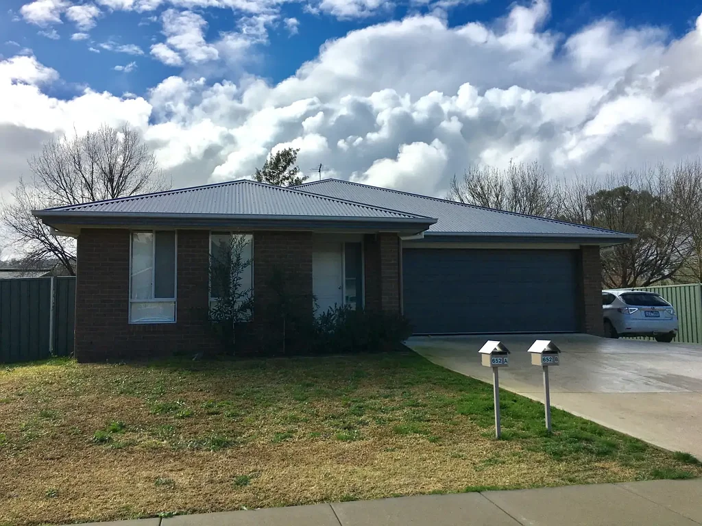 Townhouse with Large Yard