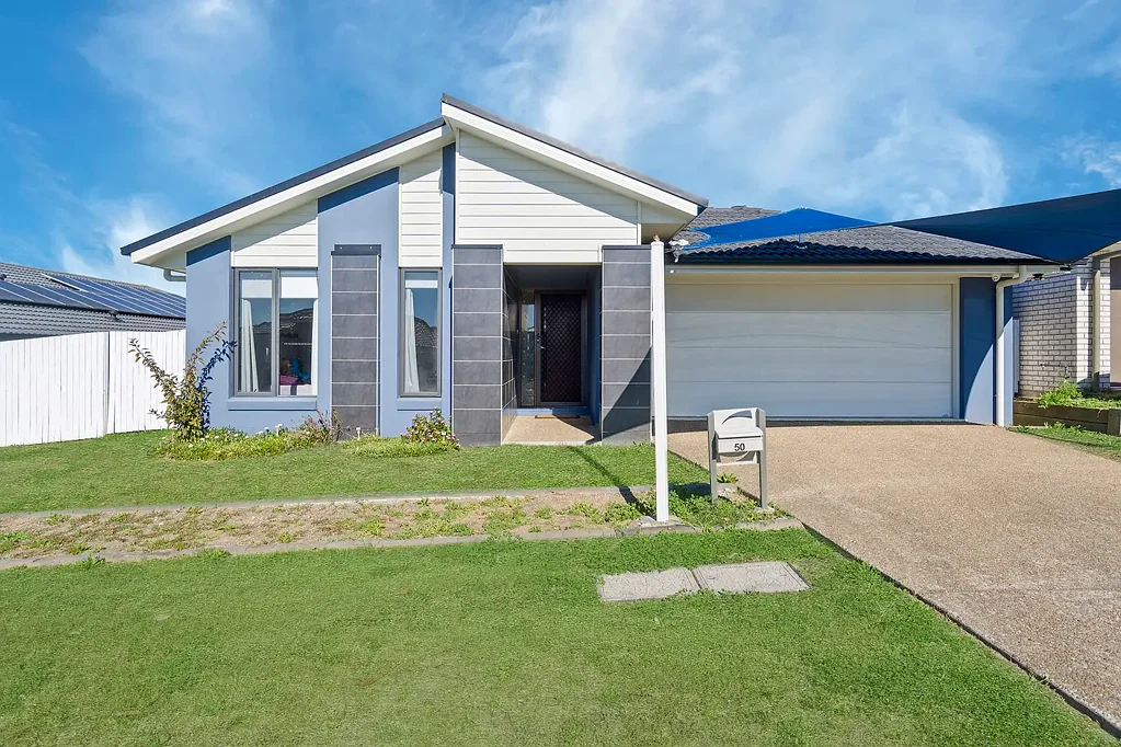 Spacious Entertainer In Quiet And Convenient Location