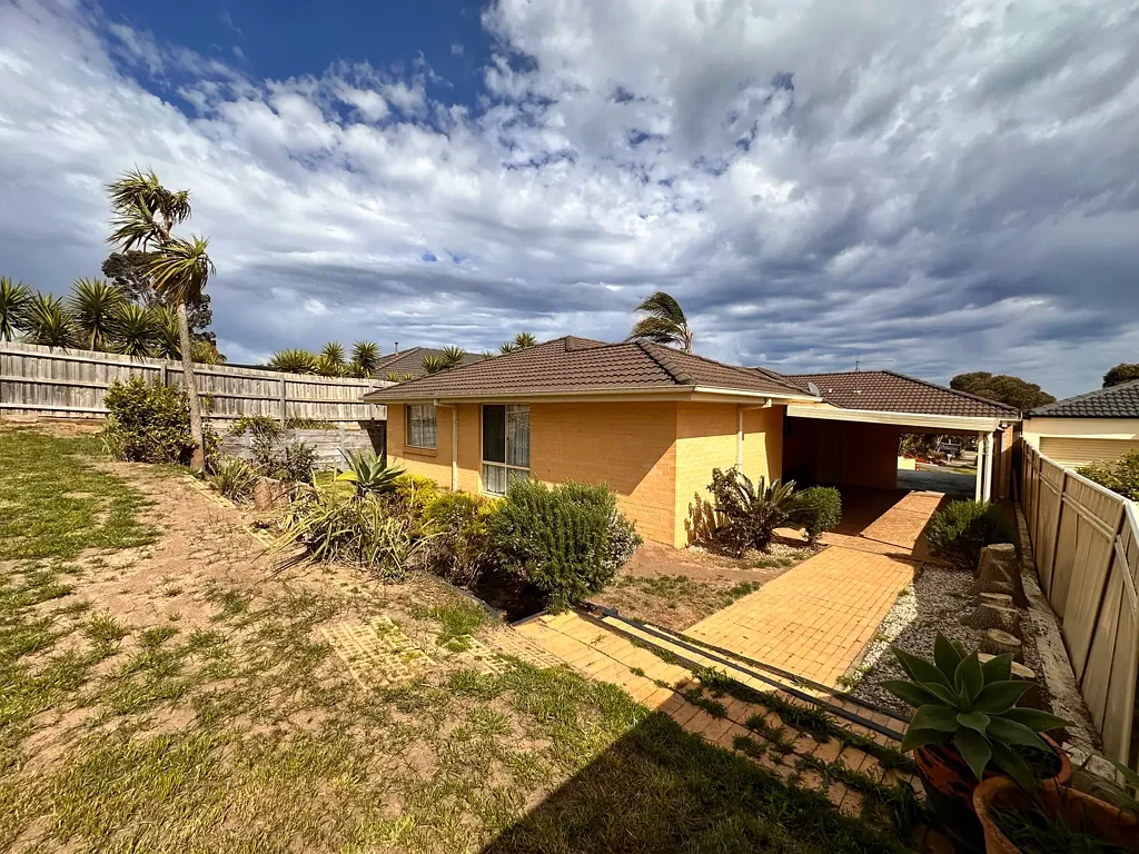 Spacious Family Living in Prime Carrum Downs Location!