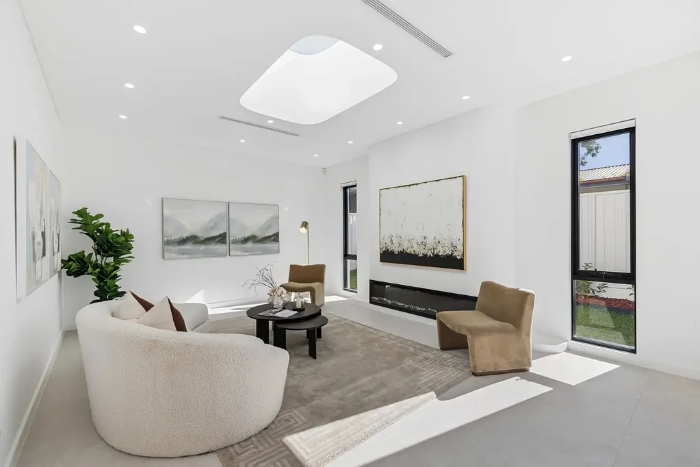 Chester Hill 5房 超现代全新豪宅，专为奢华生活而设计 Ultra-Modern Brand-New Home Designed for Luxury Living