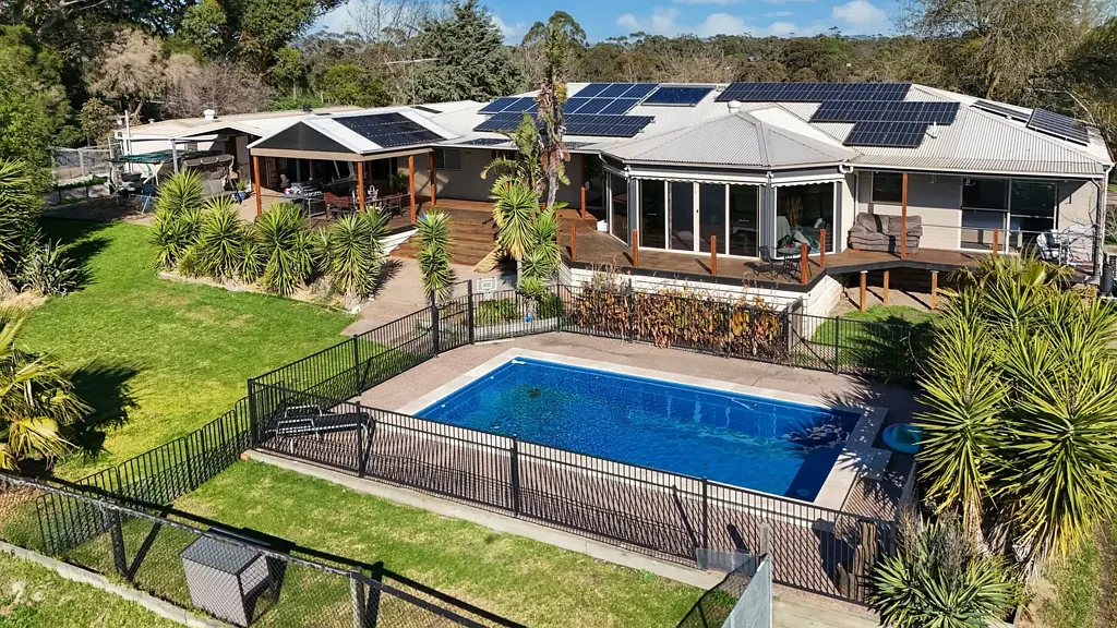 Nyora 4房  The Brief: Stunning Country Living Awaits at 20 Lester Drive, Nyora!