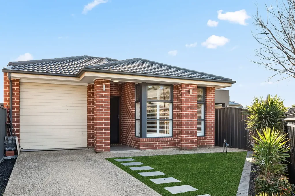 Woodville South 3部屋 Contemporary Family Living with Effortless Style.