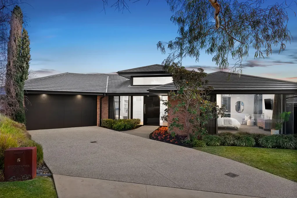 5 Bluewater Drive, Sandhurst, VIC 3977