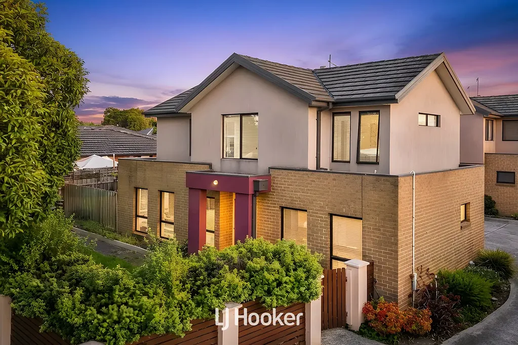 Dandenong 3Kwarto Stylish & Low-Maintenance Living in a Convenient Dandenong Pocket