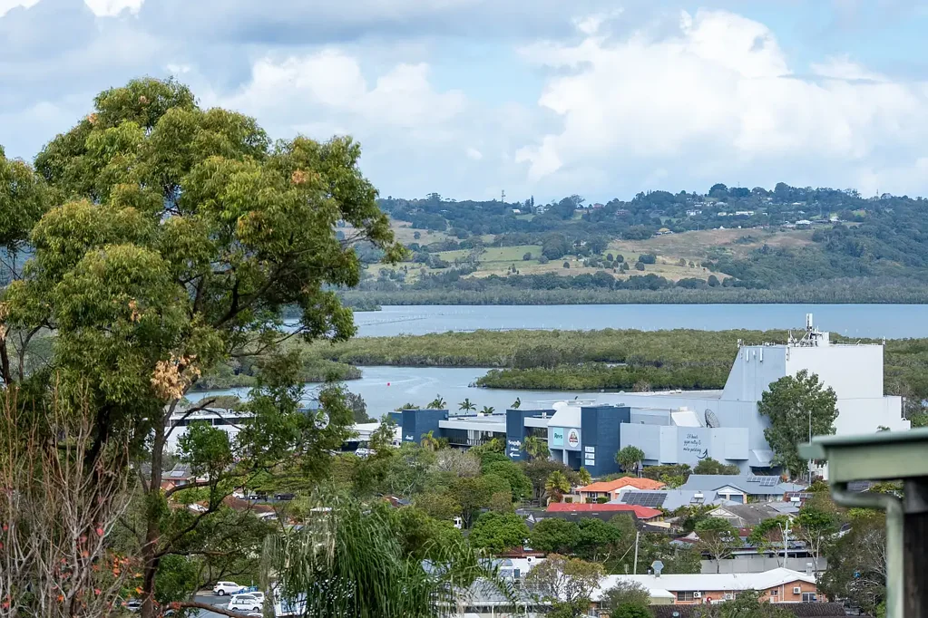 Tweed Heads West 3 Bedroom Captivating views of Bingham & Birds Bay from Private Hilltop Home...
