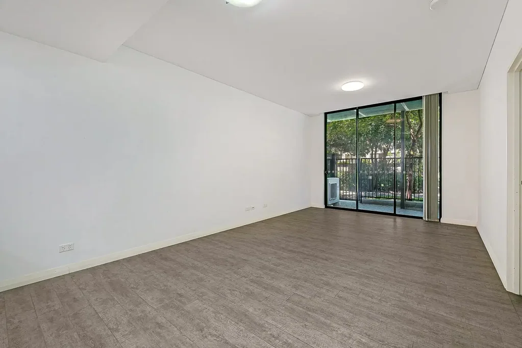 Private garden apartment in prime Rosebery location
