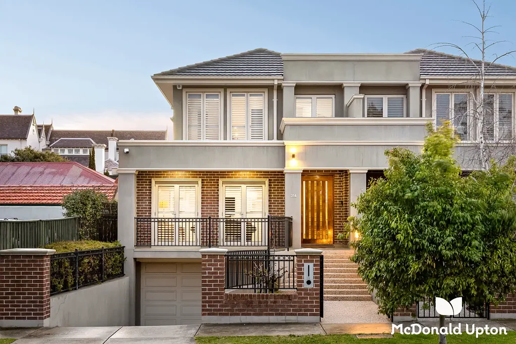 Essendon 5部屋 A Statement of Elegance in One of Essendon’s Coveted Pockets