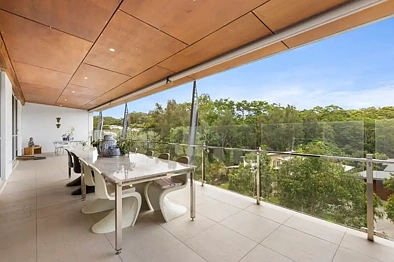 Mudgeeraba 6 Slaapkamer PREMIUM DUAL LIVING HOME - BUILT FOR DISABILITY ACCESS - OUTSTANDING QUALITY IN CLOVER HILL ESTATE ON 746M2 - STUNNING PANORAMIC OUTLOOK