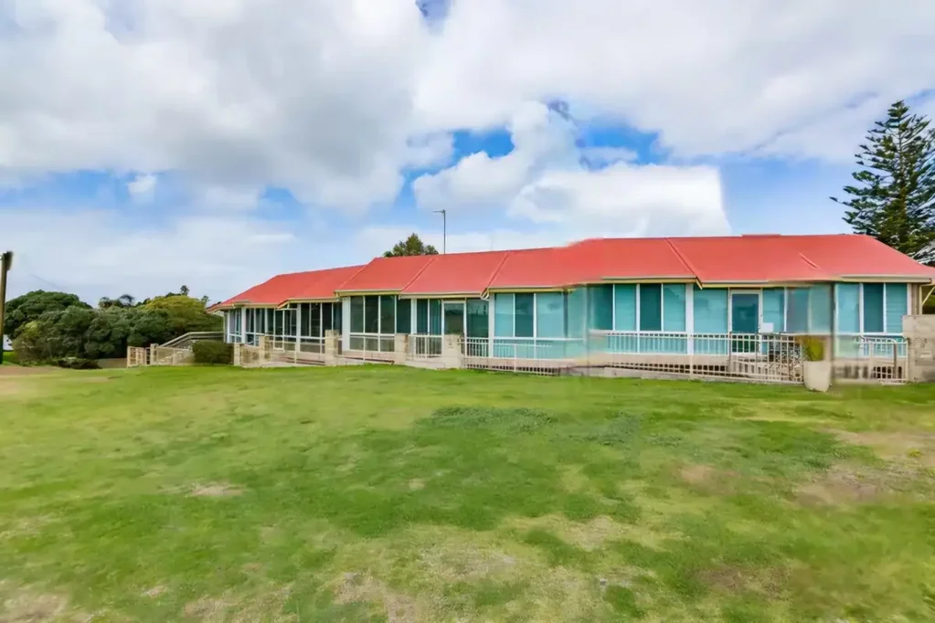 Fabulous Coastal Living � Spacious 3-Bedroom Unit Opposite t